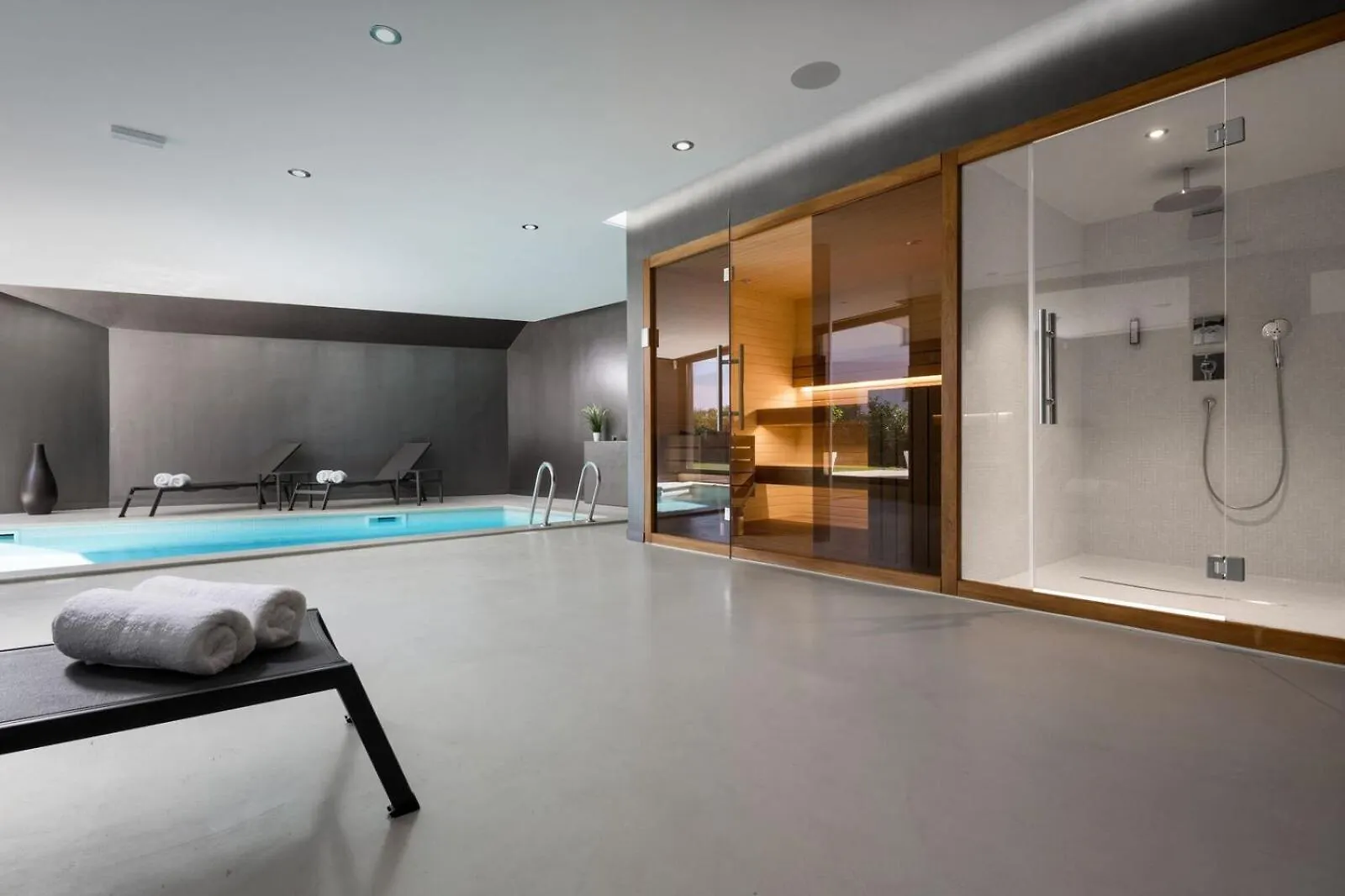Villa Lucy Banjole For 12 People Near Medulin With Heated Indoor Pool & Spa Just 400 Meters From The Beach Croatia
