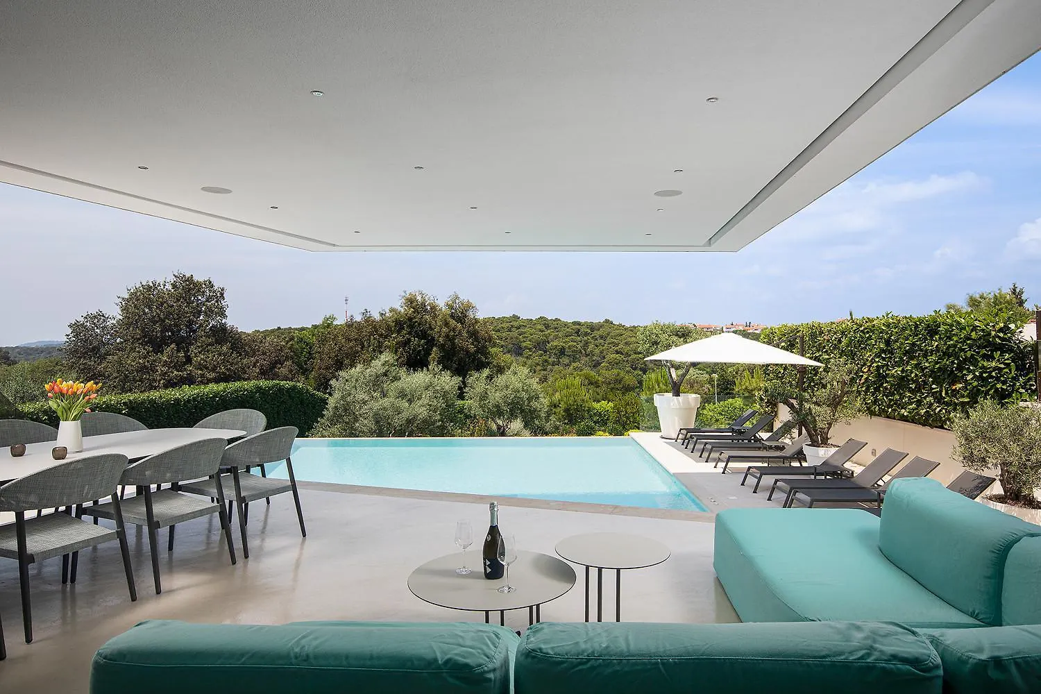 Villa Lucy Banjole For 12 People Near Medulin With Heated Indoor Pool & Spa Just 400 Meters From The Beach